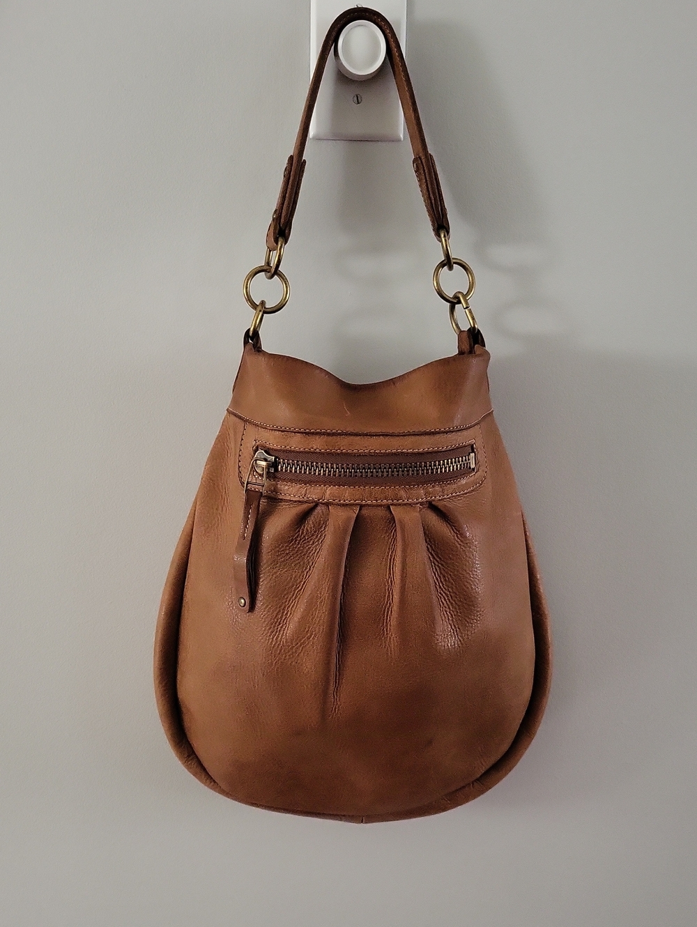 Roots Tribe Leather Shoulder Bag with Front Zip - Picture 1 of 10